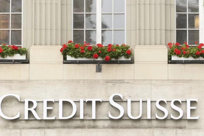 Credit Suisse ajudou clientes a ocultar mais de US$ 4 bilhões do Internal Revenue Service (Foto: Adobe Stock)