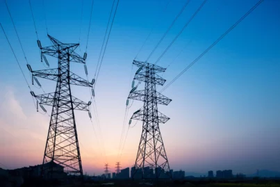 Mercados internacionais caem e bandeira vermelha encarece energia no Brasil; veja os destaques